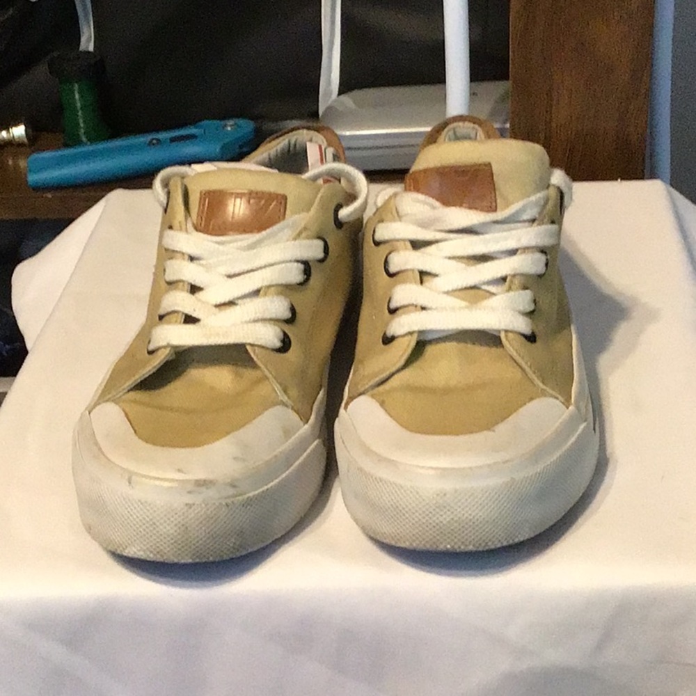 khaki color liz claiborne sneakers